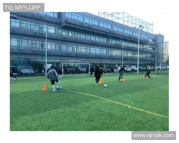 西安足球队心理素质深度对比分析及其对比赛表现的影响探讨 西安足球队心理素质深度对比分析及其对比赛表现的影响探讨