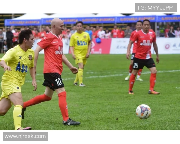 南部女王与邓迪联队的激烈对决展现足球魅力与团队精神 南部女王与邓迪联队的激烈对决展现足球魅力与团队精神